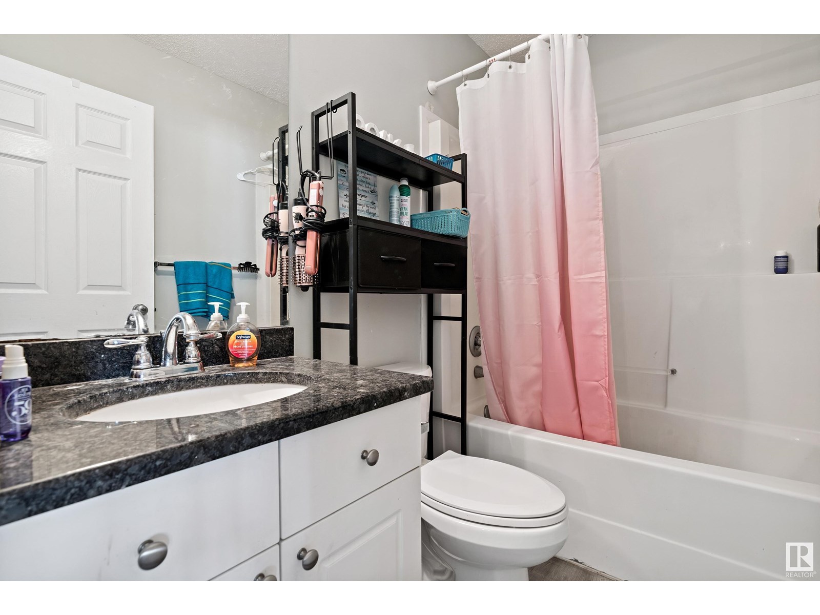 Photo 18 of 42 10909 106 St Nw, Edmonton AB