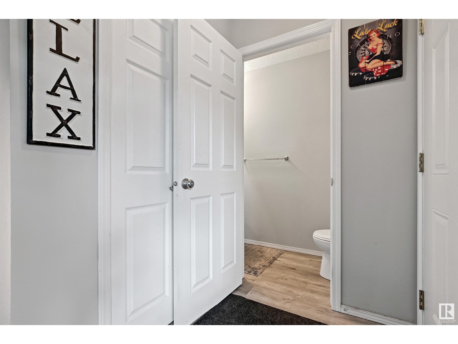 Photo 2 of 42 10909 106 St Nw, Edmonton AB