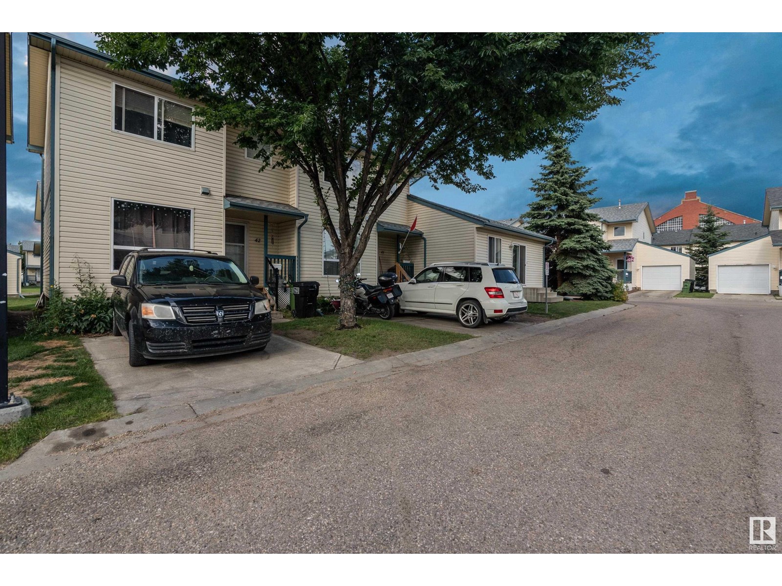 Photo 23 of 42 10909 106 St Nw, Edmonton AB