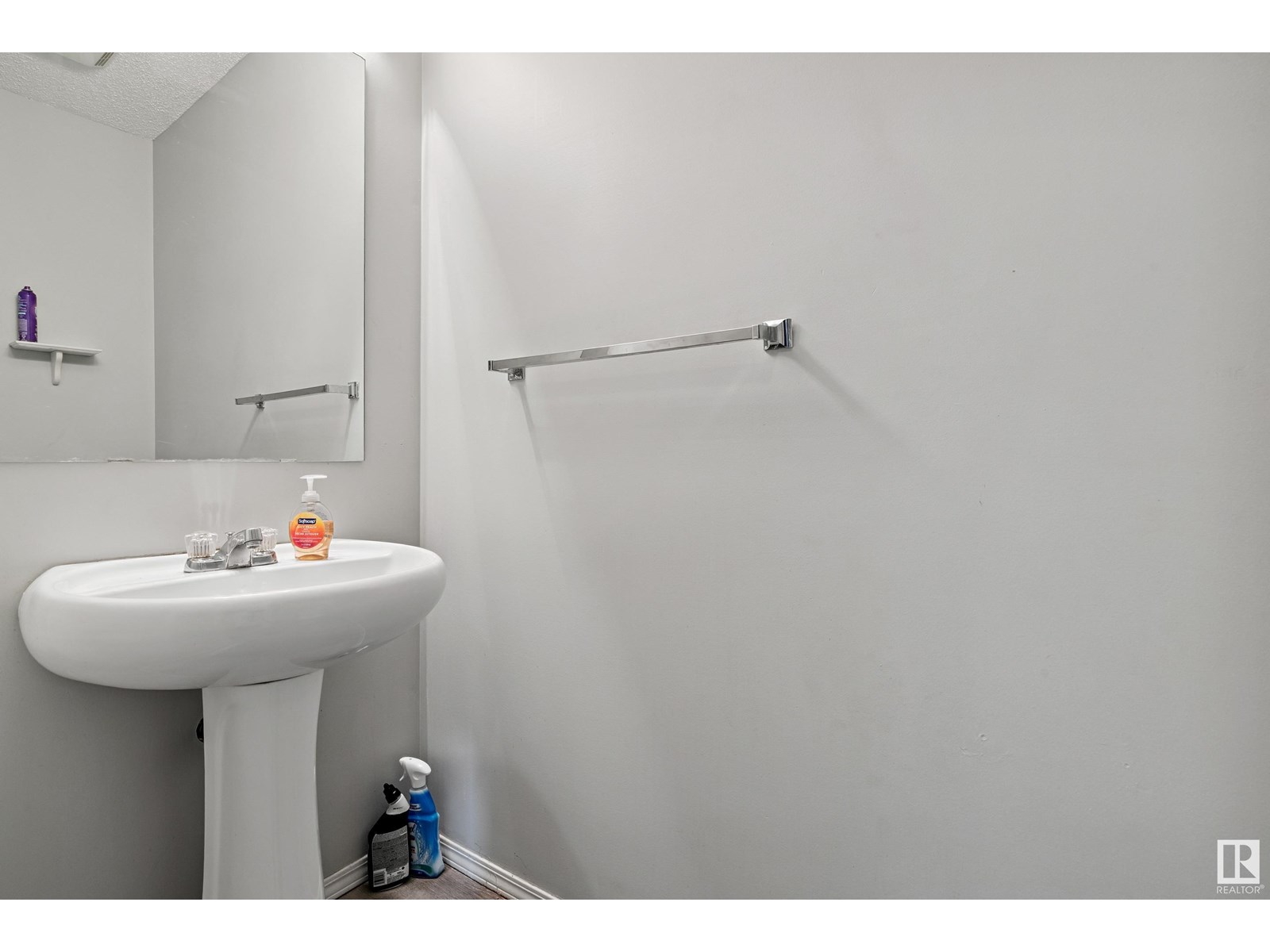 Photo 3 of 42 10909 106 St Nw, Edmonton AB
