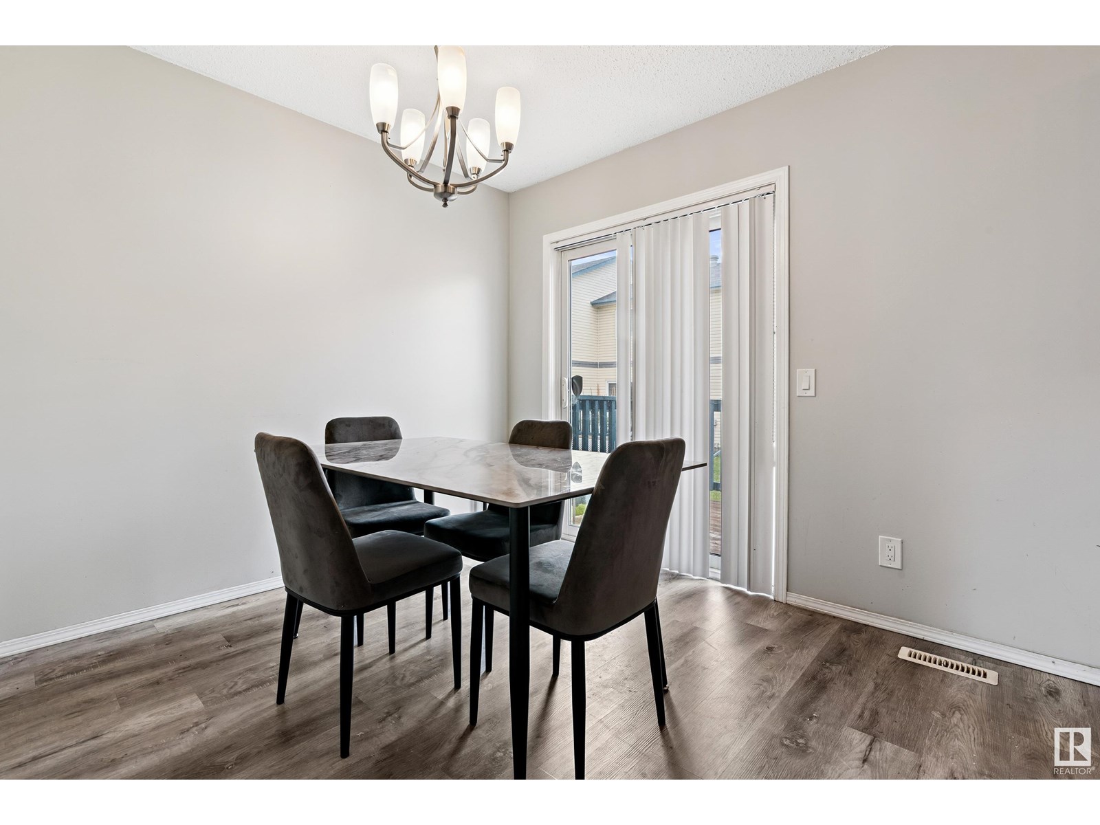 Photo 7 of 42 10909 106 St Nw, Edmonton AB