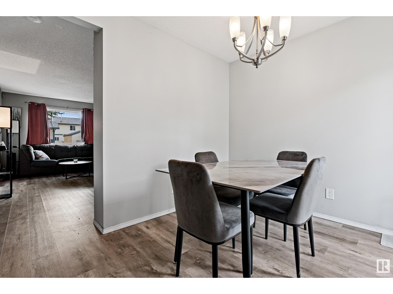 Photo 8 of 42 10909 106 St Nw, Edmonton AB