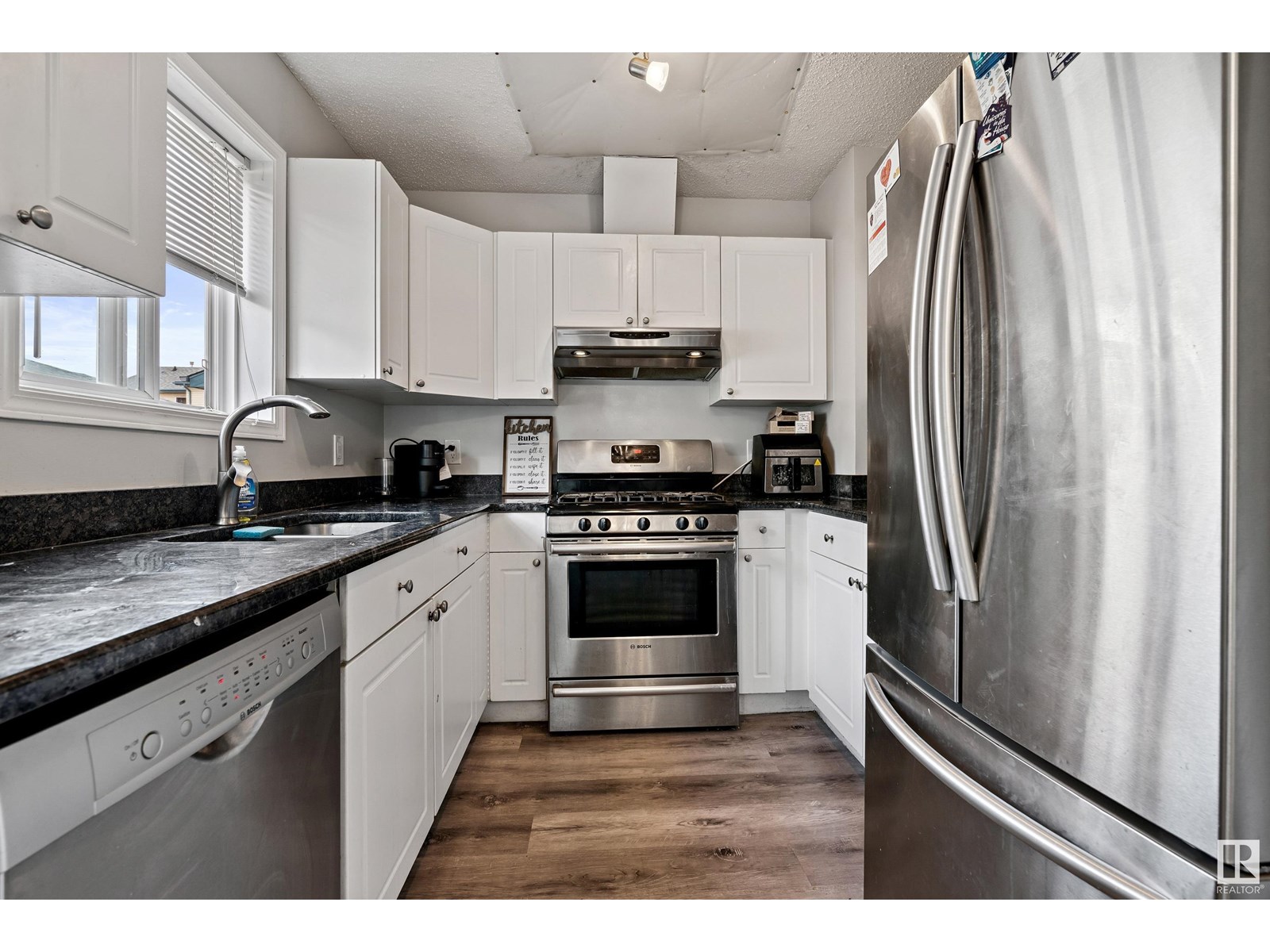 Photo 9 of 42 10909 106 St Nw, Edmonton AB