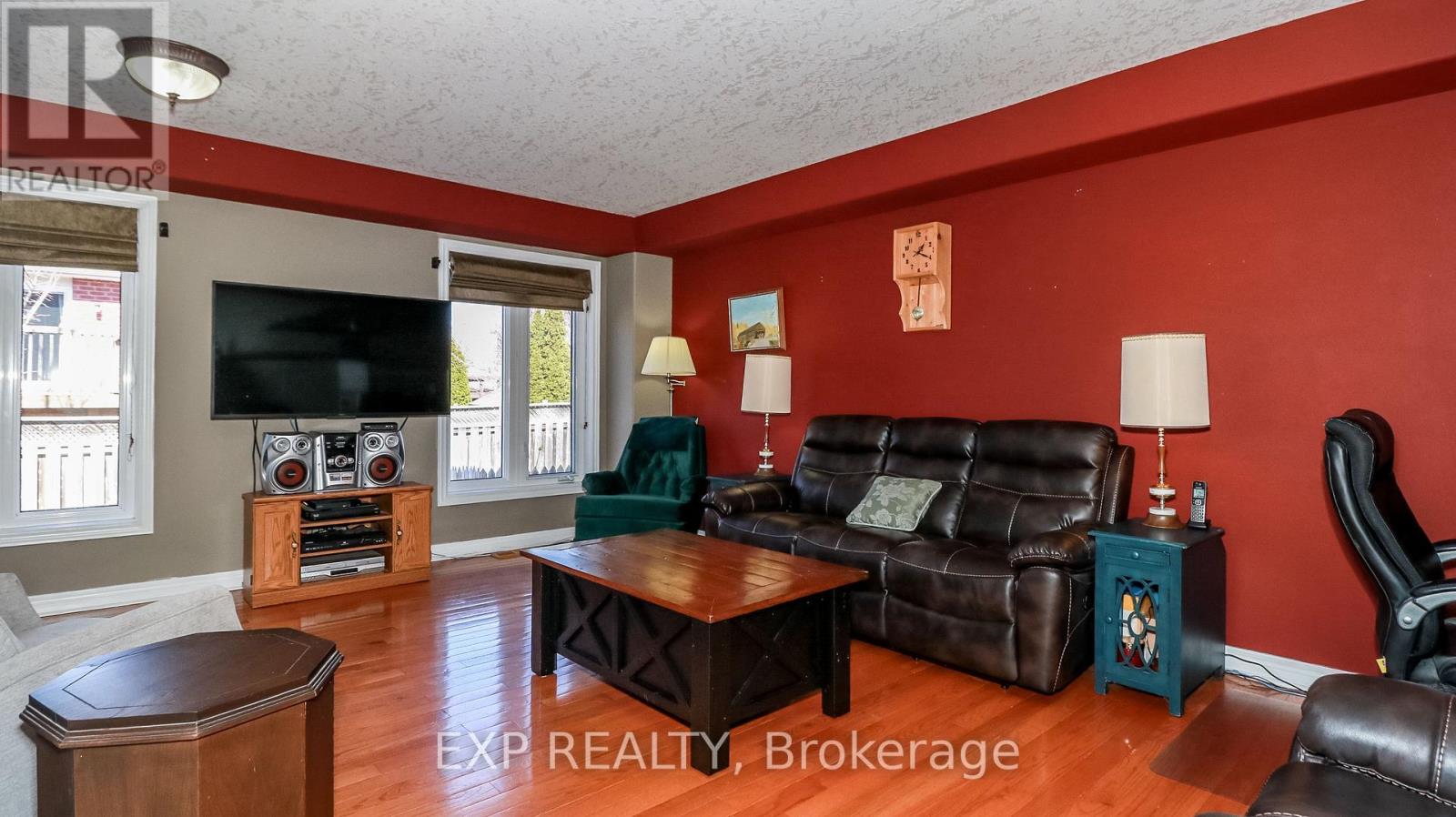 Photo 25 of 40 Benjamin Lane, Barrie ON