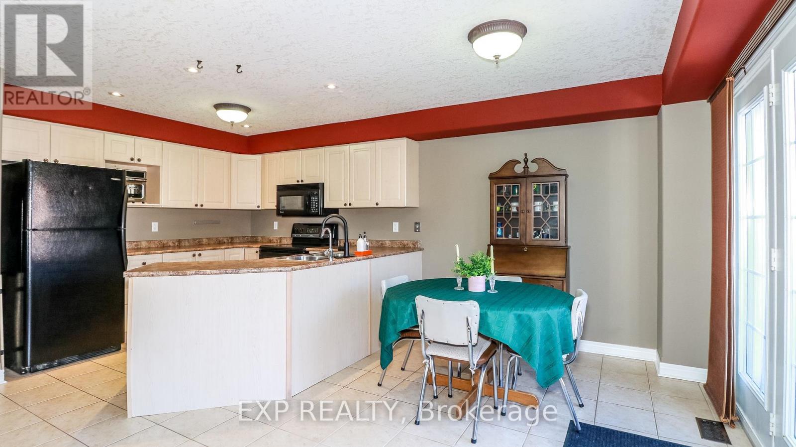 Photo 15 of 40 Benjamin Lane, Barrie ON
