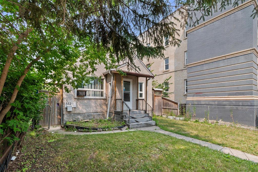Photo 2 of 532 Maryland Street, Winnipeg MB