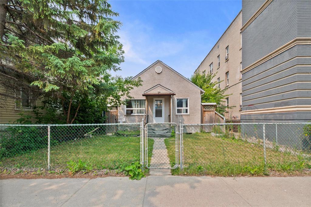 Photo 3 of 532 Maryland Street, Winnipeg MB