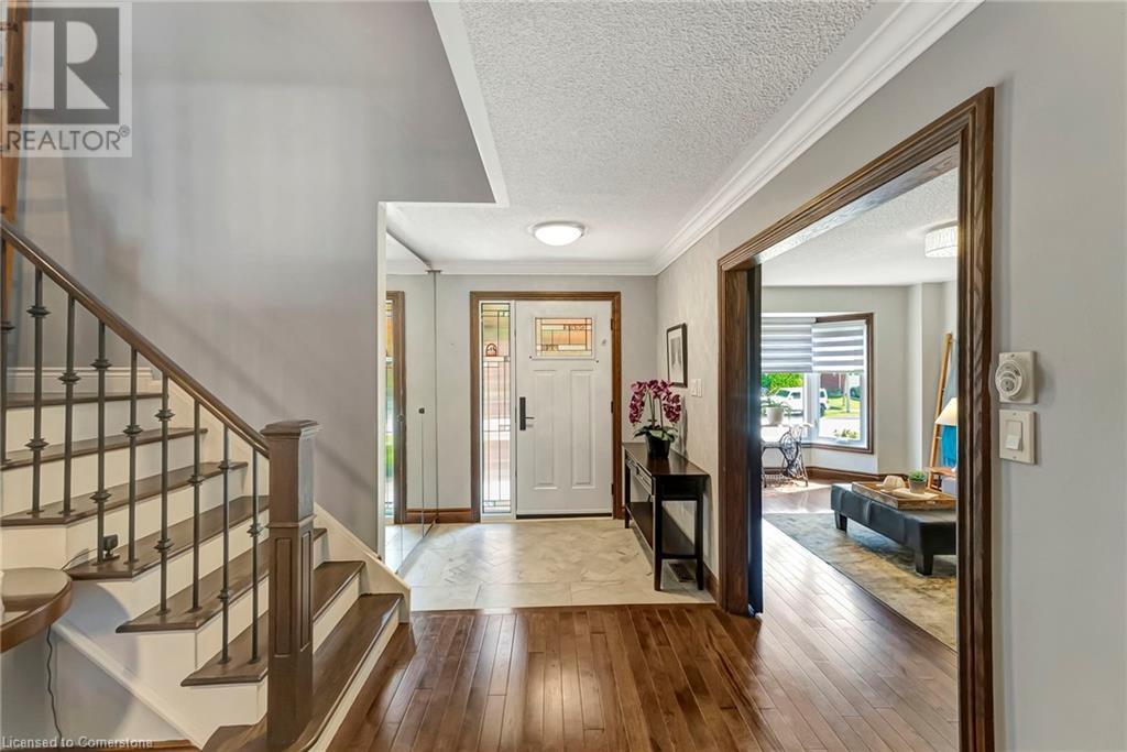 Photo 4 of 2024 Markle Drive, Oakville ON