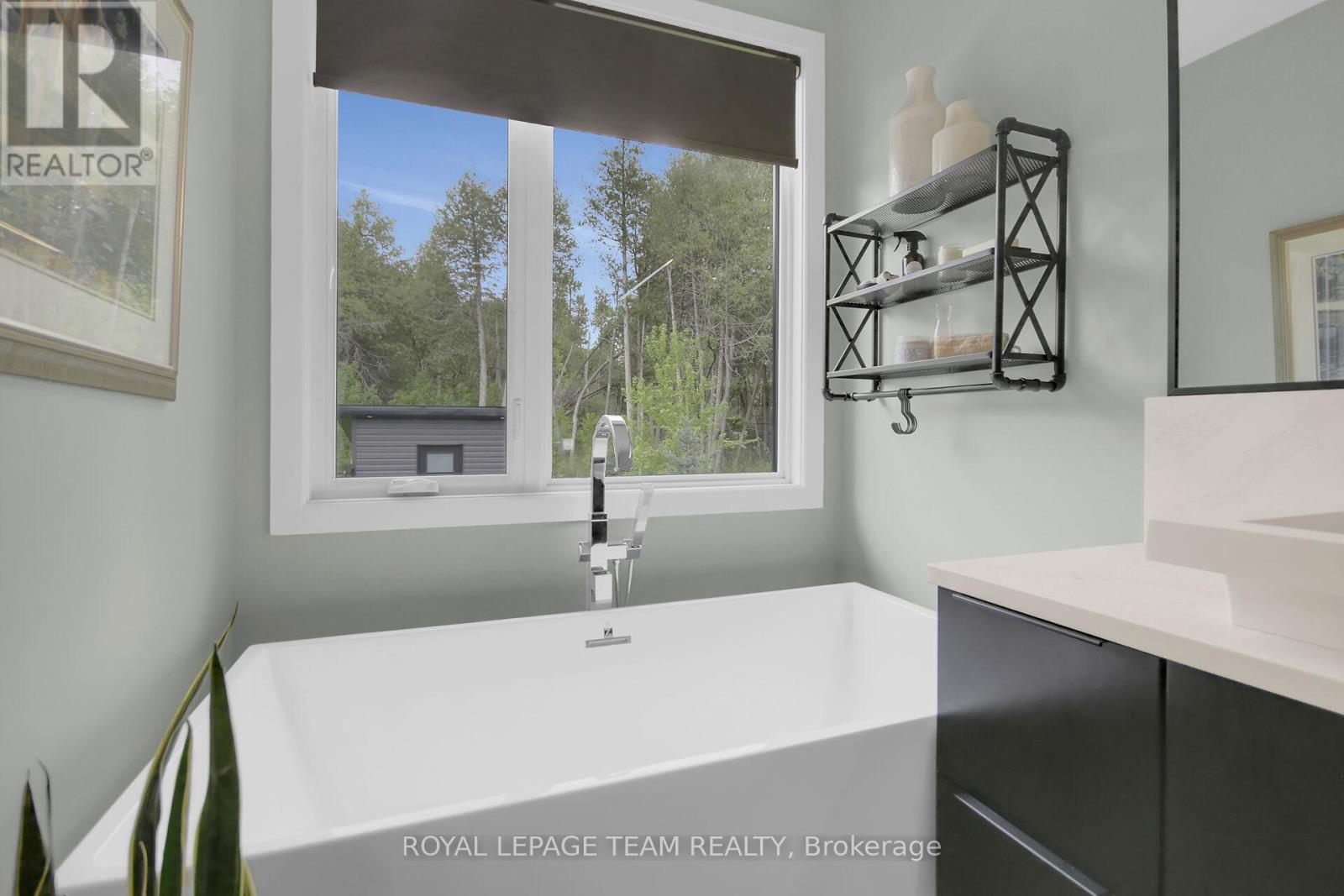 Photo 17 of 295 Ridgemont Drive, Beckwith ON
