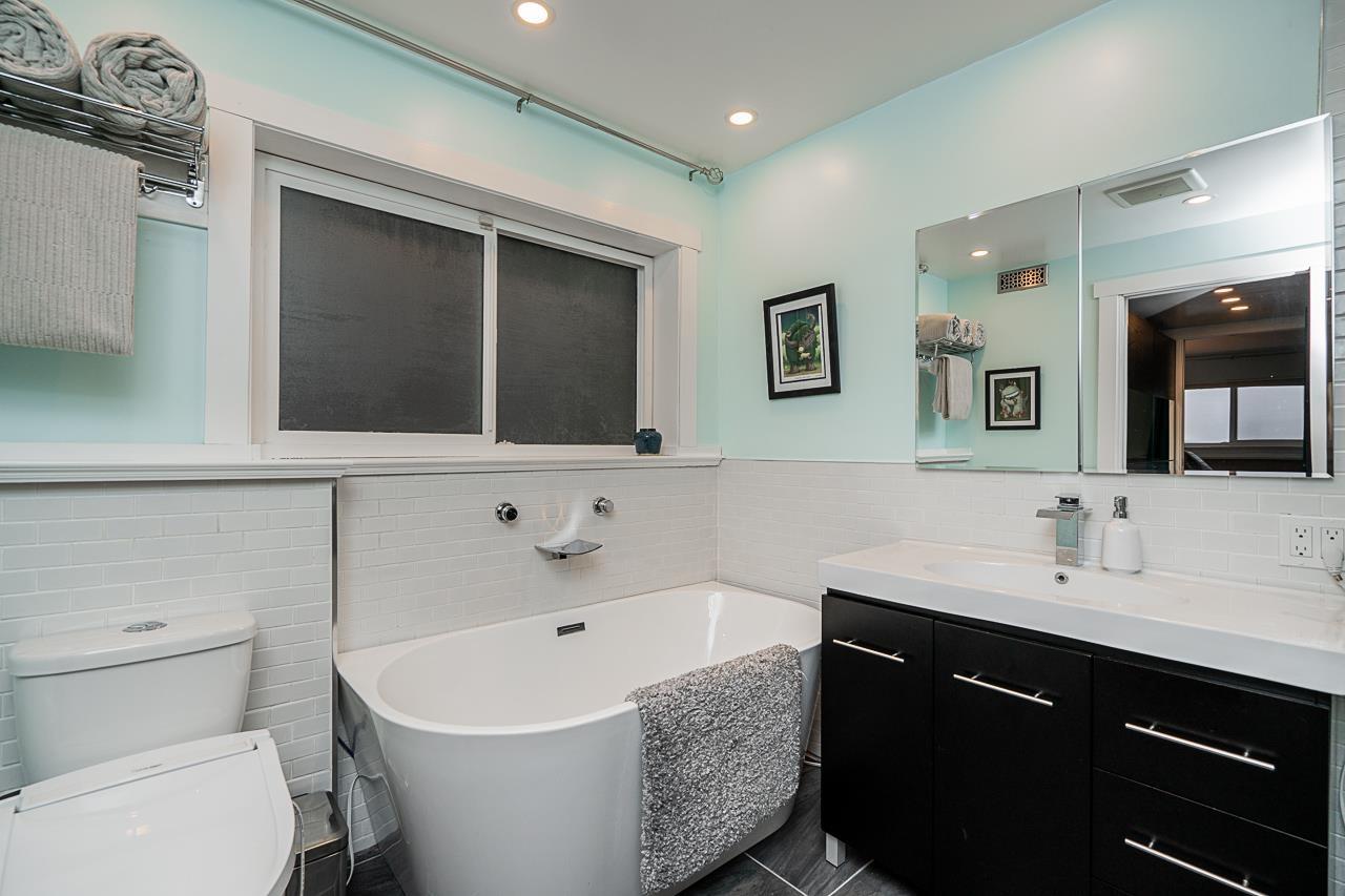 Photo 21 of 12519 76 A Avenue, Surrey BC