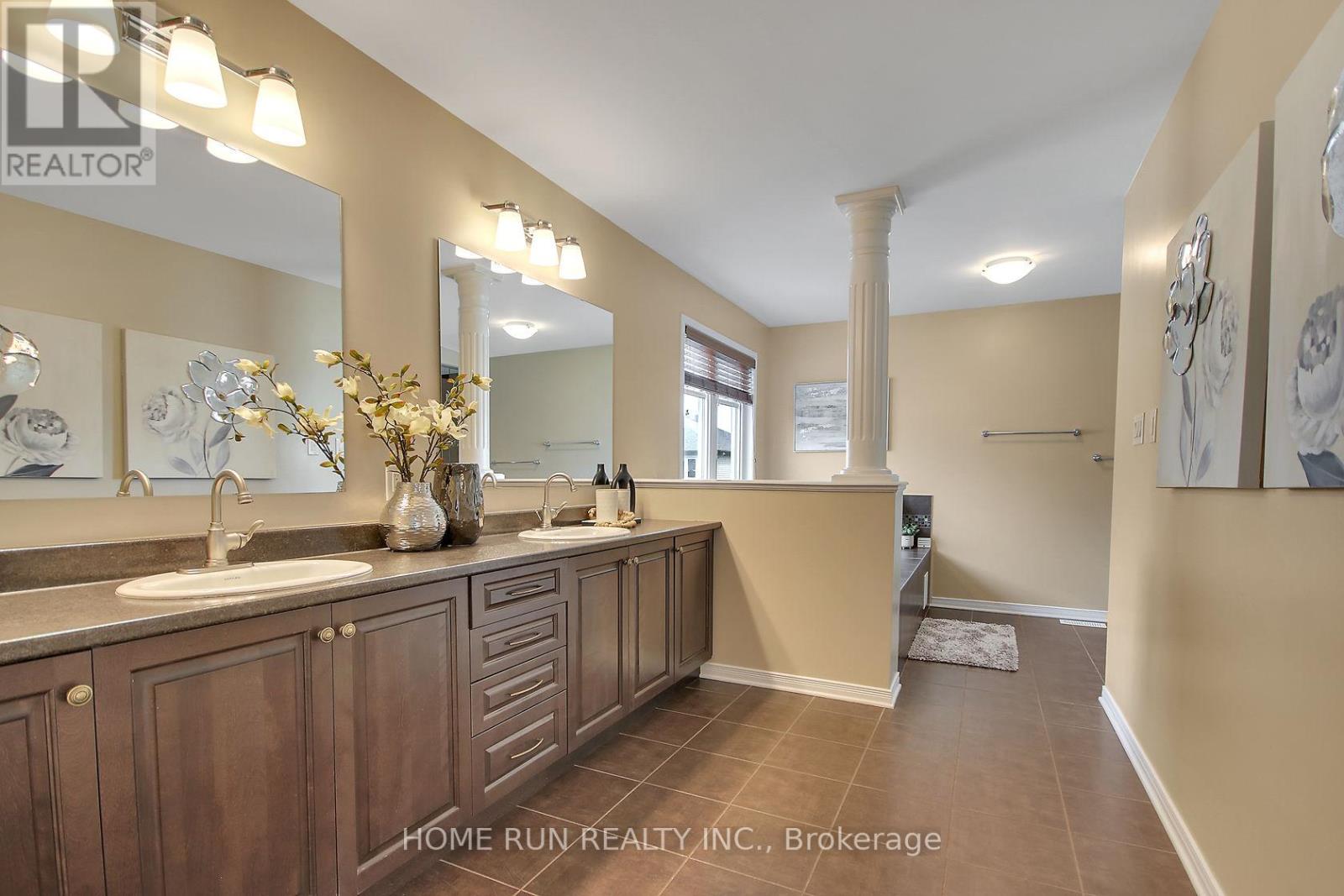 Photo 3 of 106 Danzig Terrace, Ottawa ON