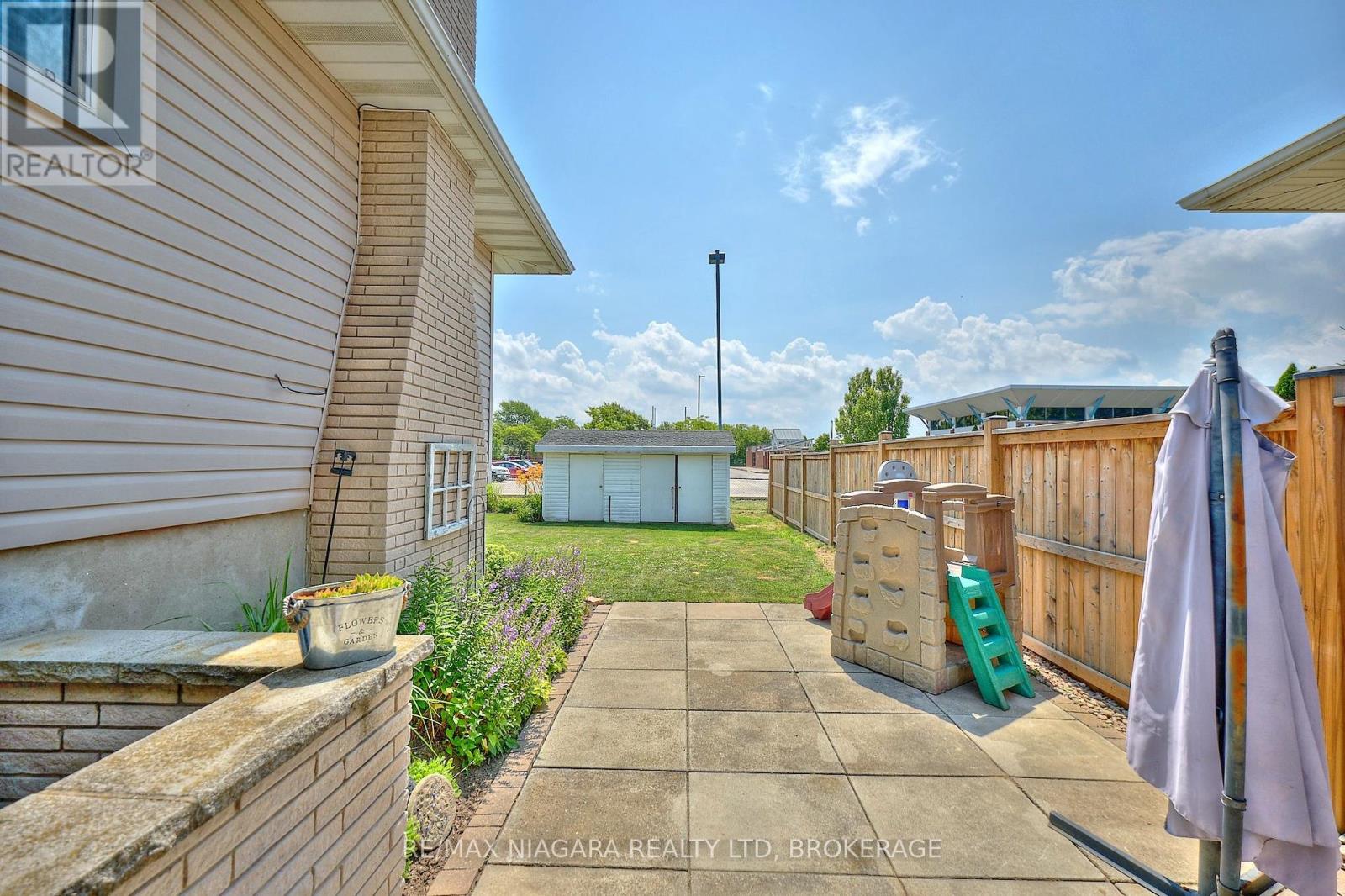 Photo 10 of 7 Crescentwood Drive, St Catharines ON