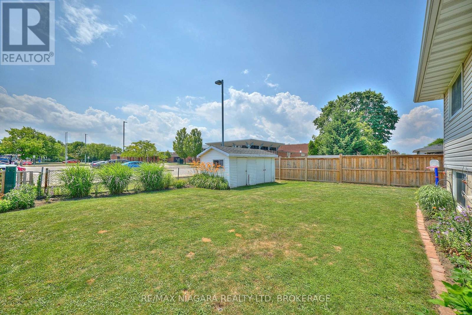 Photo 14 of 7 Crescentwood Drive, St Catharines ON