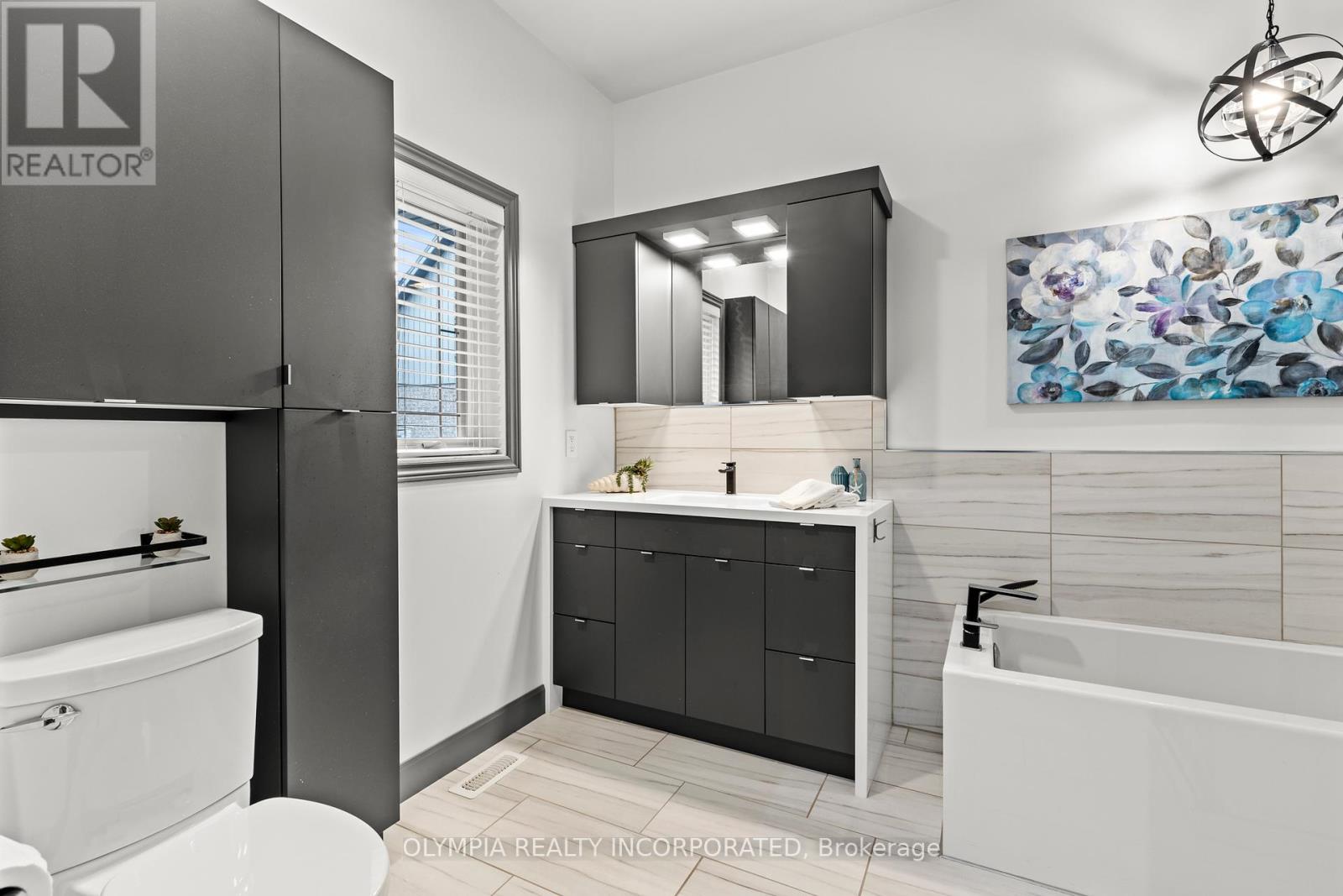 Photo 20 of 8198 Mount Olive Crescent, Niagara Falls ON