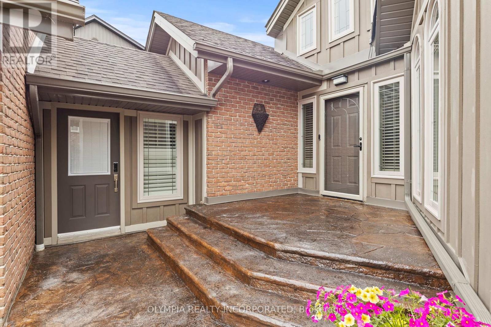 Photo 3 of 8198 Mount Olive Crescent, Niagara Falls ON