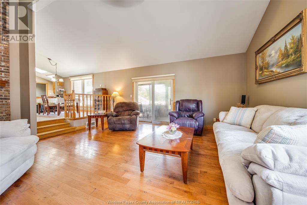 Photo 11 of 1401 Front Road South, Amherstburg ON