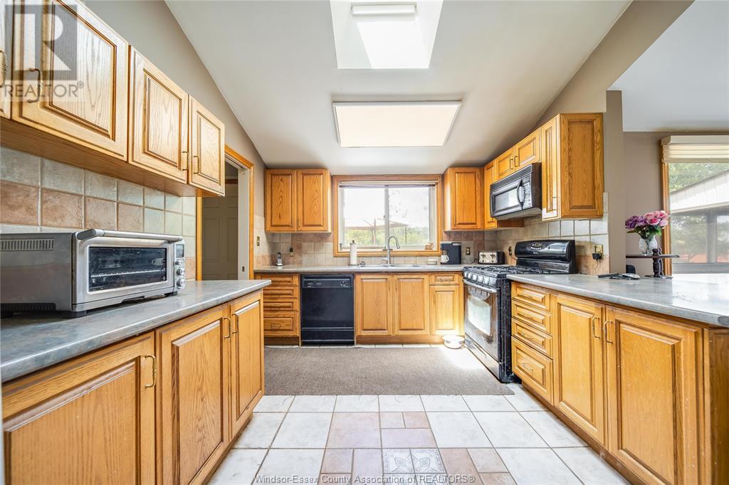 Photo 14 of 1401 Front Road South, Amherstburg ON