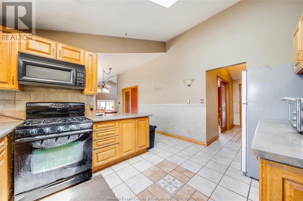 Photo 15 of 1401 Front Road South, Amherstburg ON