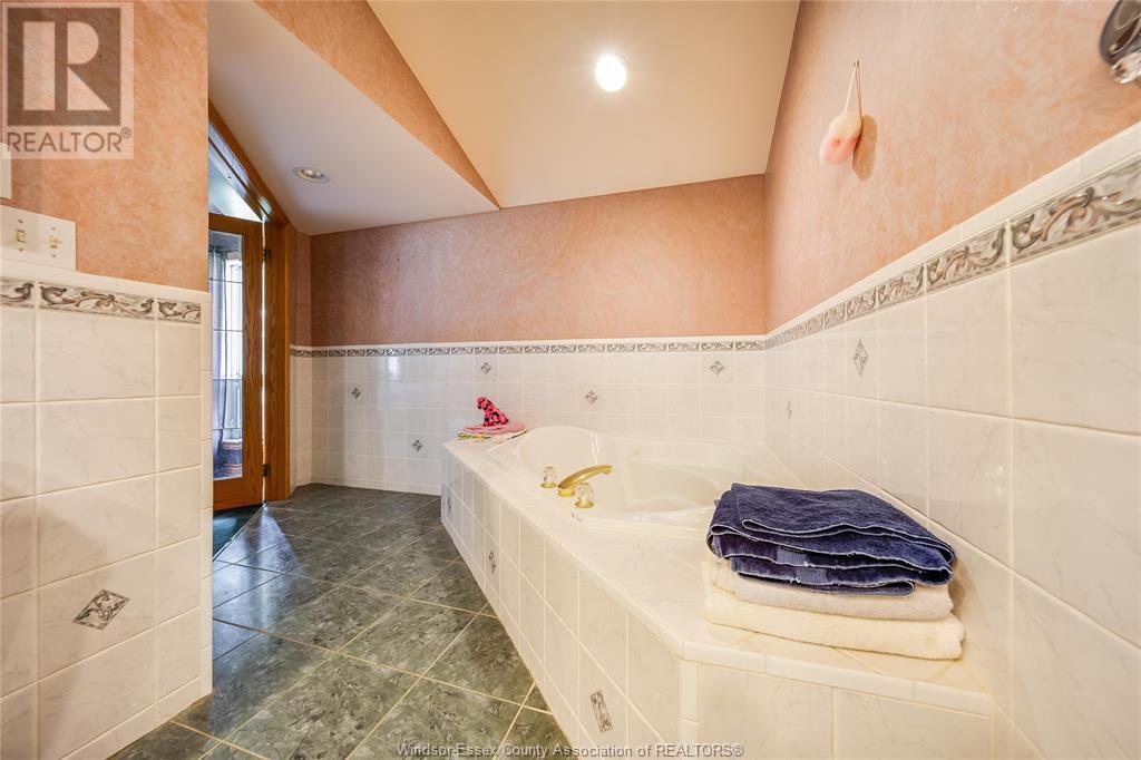 Photo 21 of 1401 Front Road South, Amherstburg ON