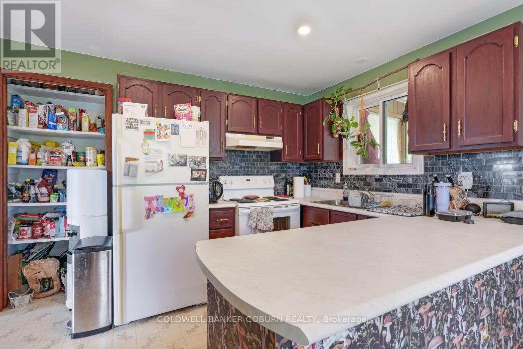 Photo 5 of 13191 Riverside Drive, South Dundas ON