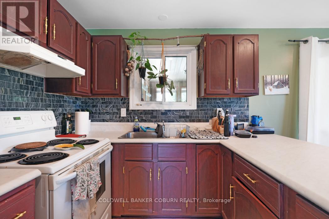 Photo 4 of 13191 Riverside Drive, South Dundas ON