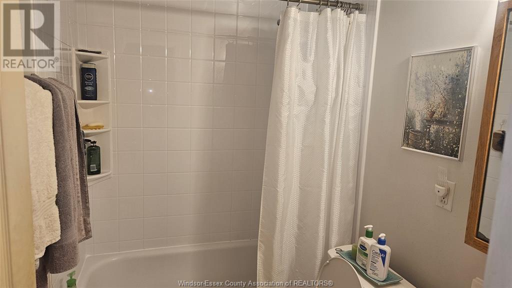 Photo 3 of 2641 Vine Court, Windsor ON