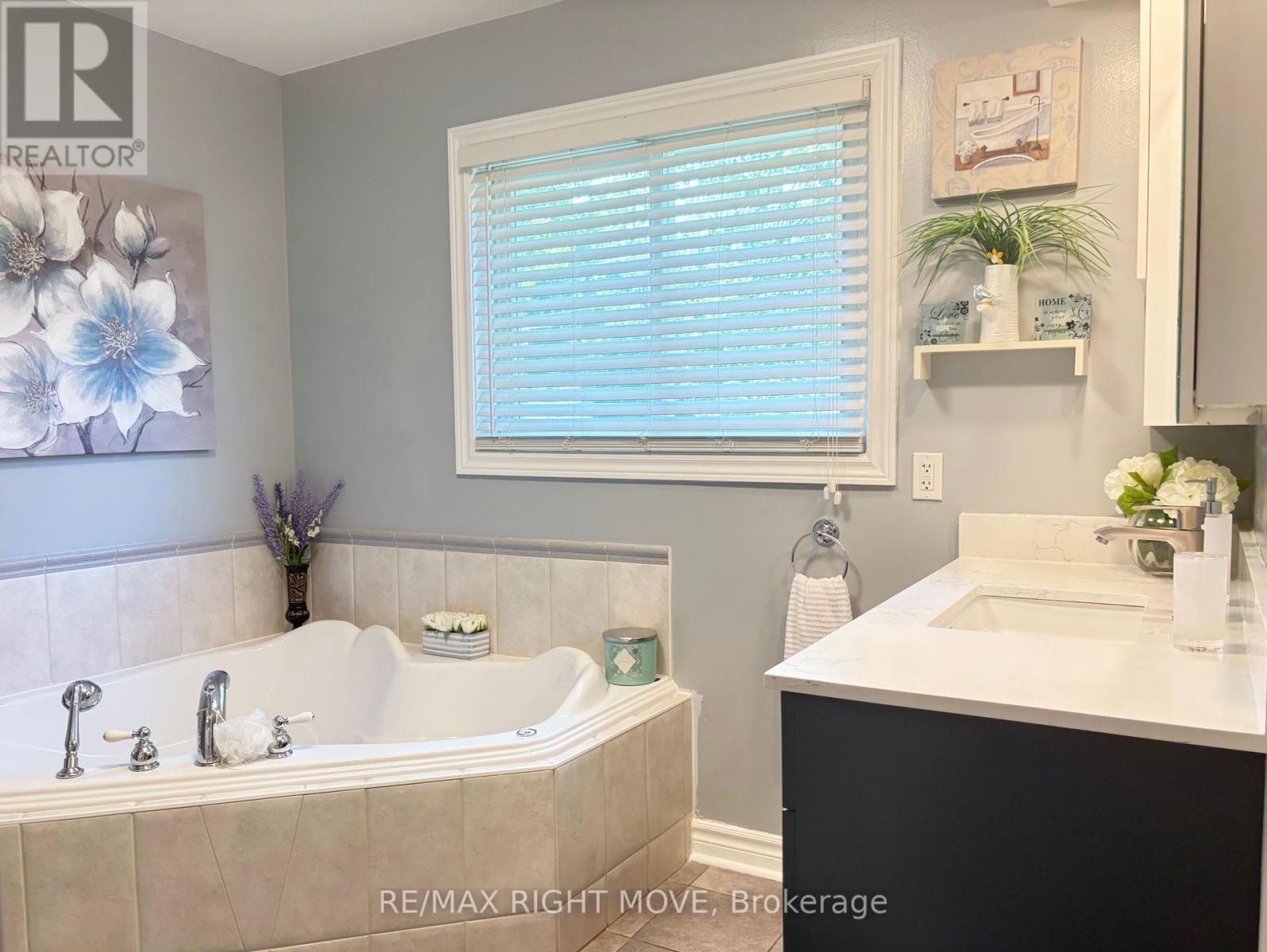 Photo 15 of 3705 Shadow Creek Road, Severn ON
