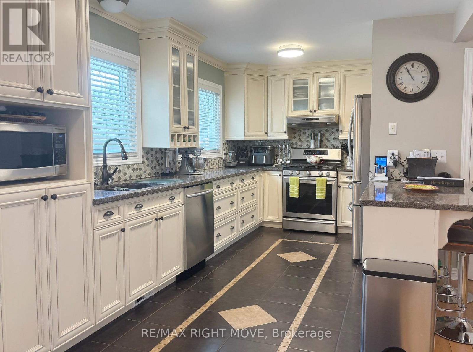 Photo 5 of 3705 Shadow Creek Road, Severn ON