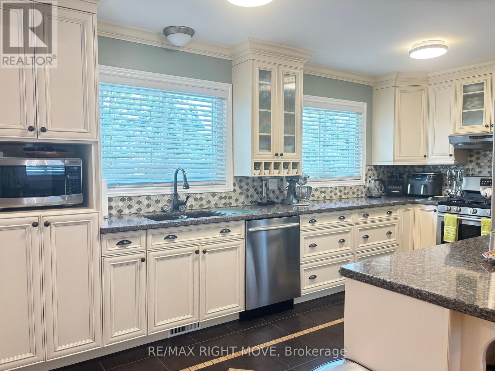 Photo 7 of 3705 Shadow Creek Road, Severn ON