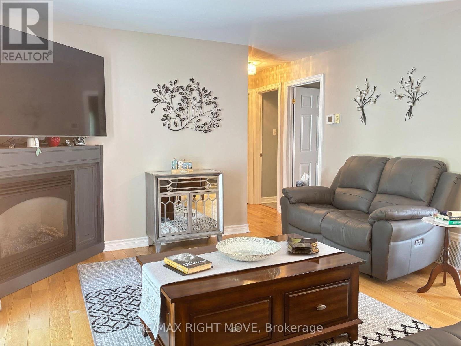 Photo 8 of 3705 Shadow Creek Road, Severn ON