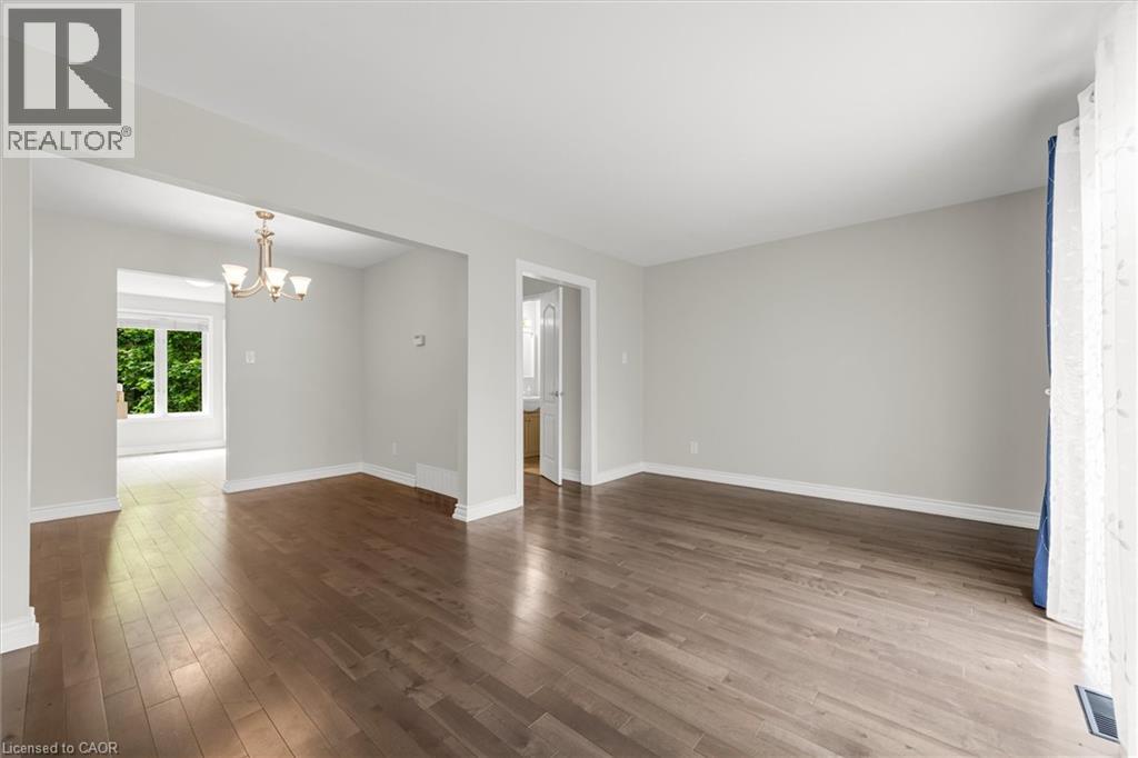 Photo 10 of 1531 Westminster Place, Burlington ON