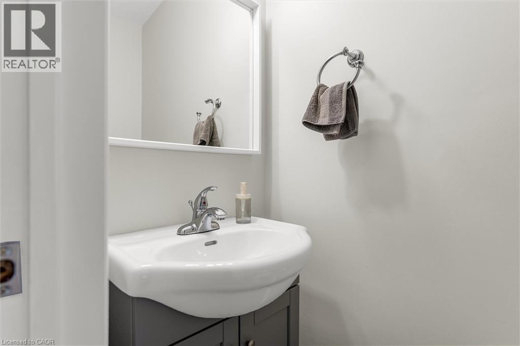 Photo 13 of 1531 Westminster Place, Burlington ON