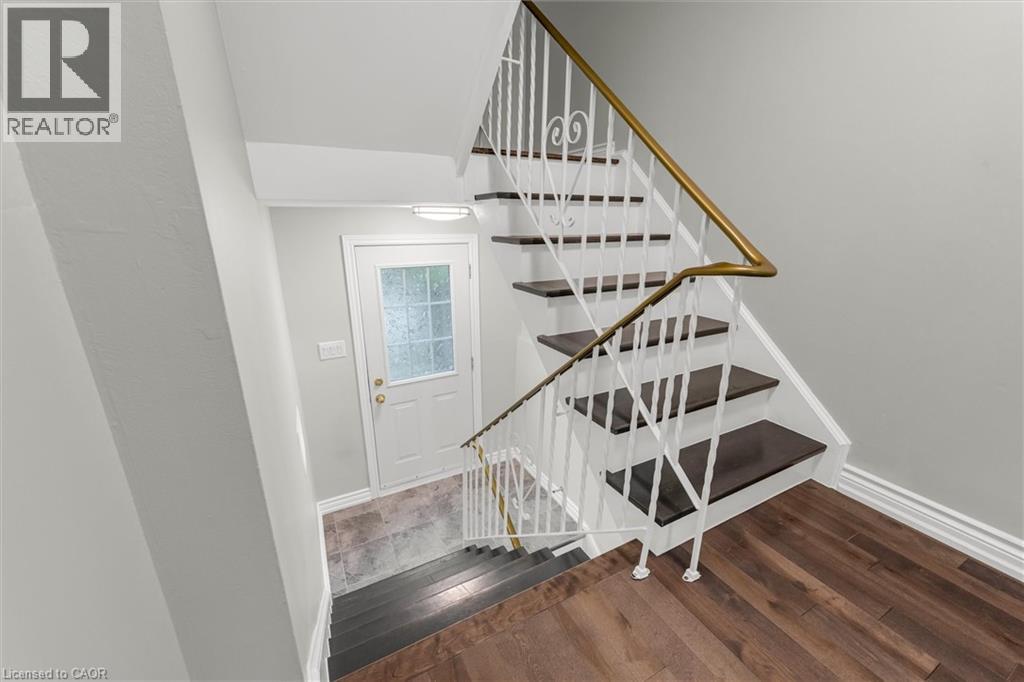 Photo 3 of 1531 Westminster Place, Burlington ON