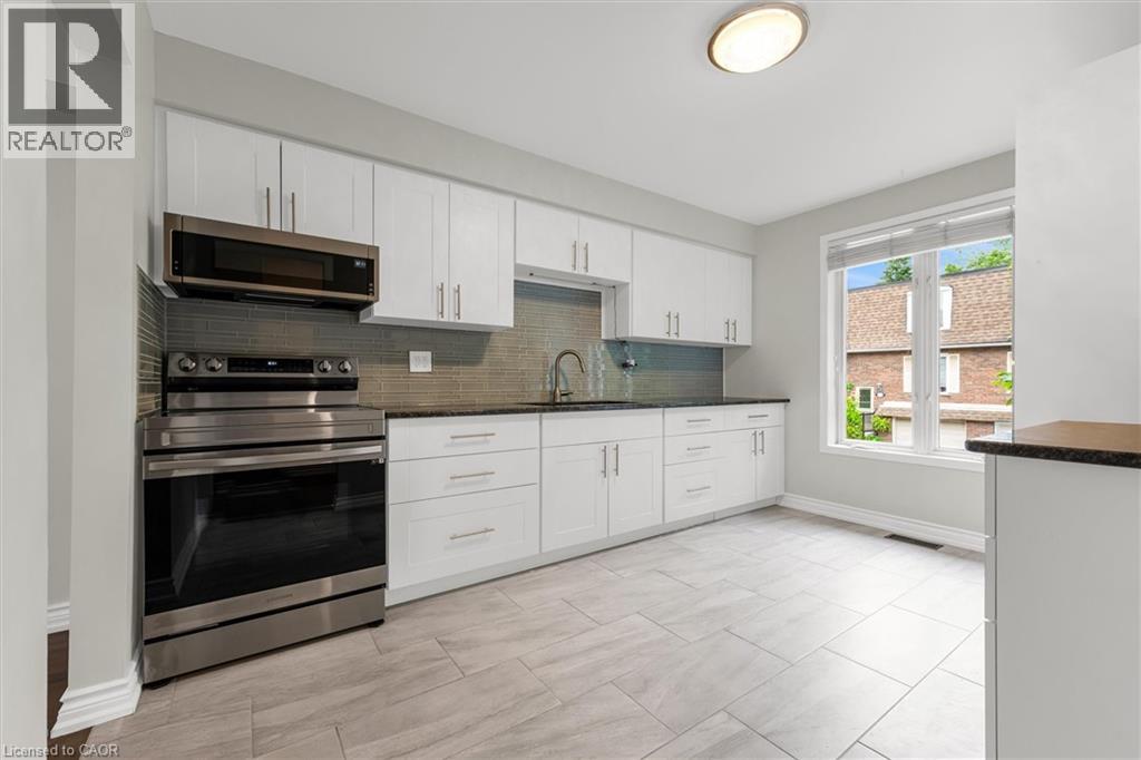 Photo 4 of 1531 Westminster Place, Burlington ON