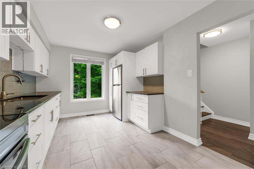 Photo 5 of 1531 Westminster Place, Burlington ON