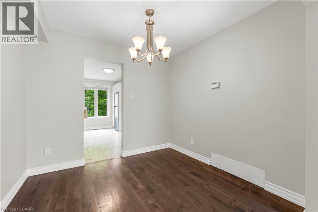 Photo 8 of 1531 Westminster Place, Burlington ON