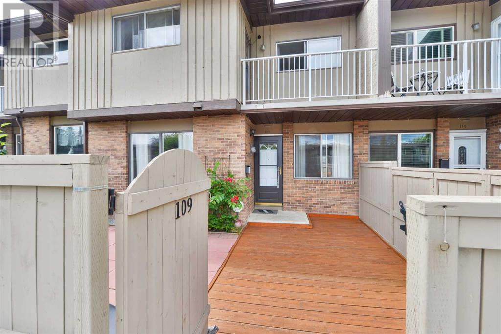 Single Family House for Sale in    Avenue NW Huntington Hills Calgary 