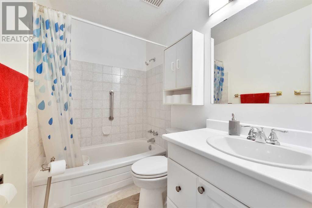 Single Family House for Sale in    Avenue NW Huntington Hills Calgary 