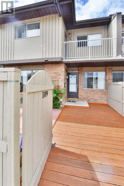 Single Family House for Sale in    Avenue NW Huntington Hills Calgary 
