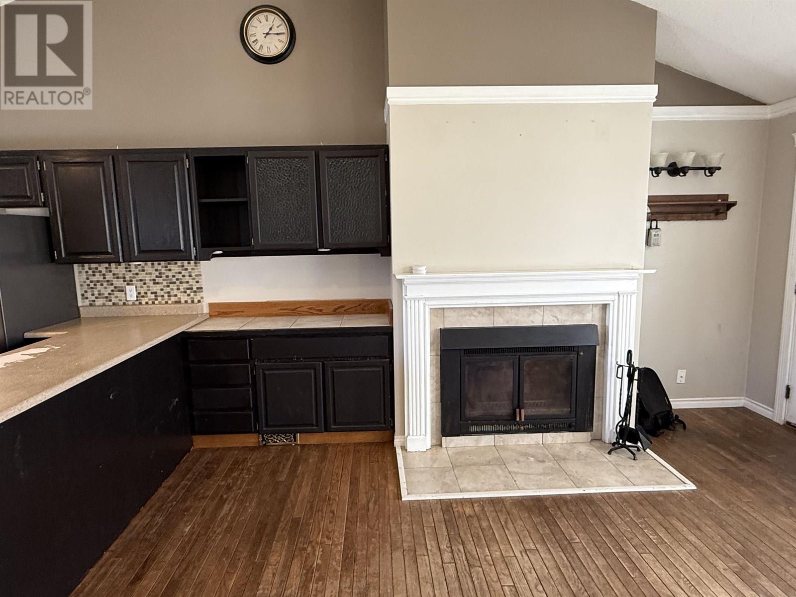 Photo 8 of 9908 114 Avenue, Fort St John BC