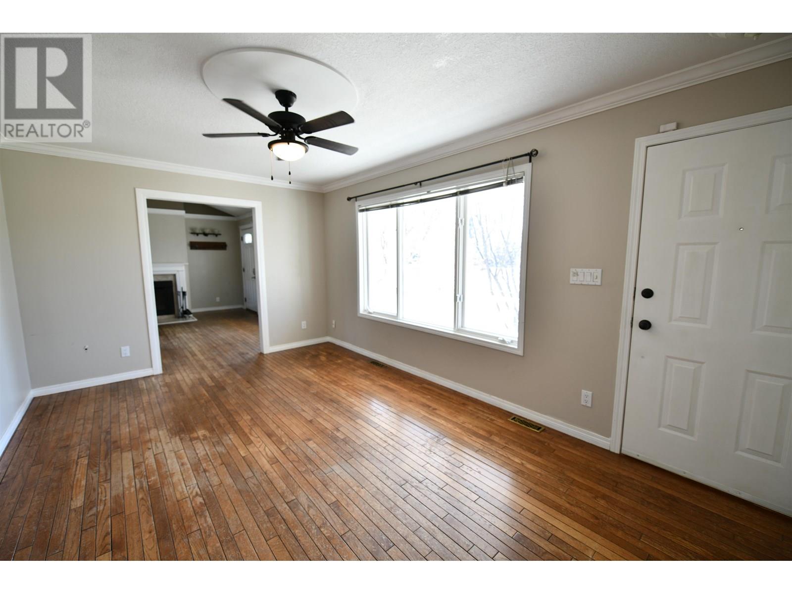Photo 10 of 9908 114 Avenue, Fort St John BC