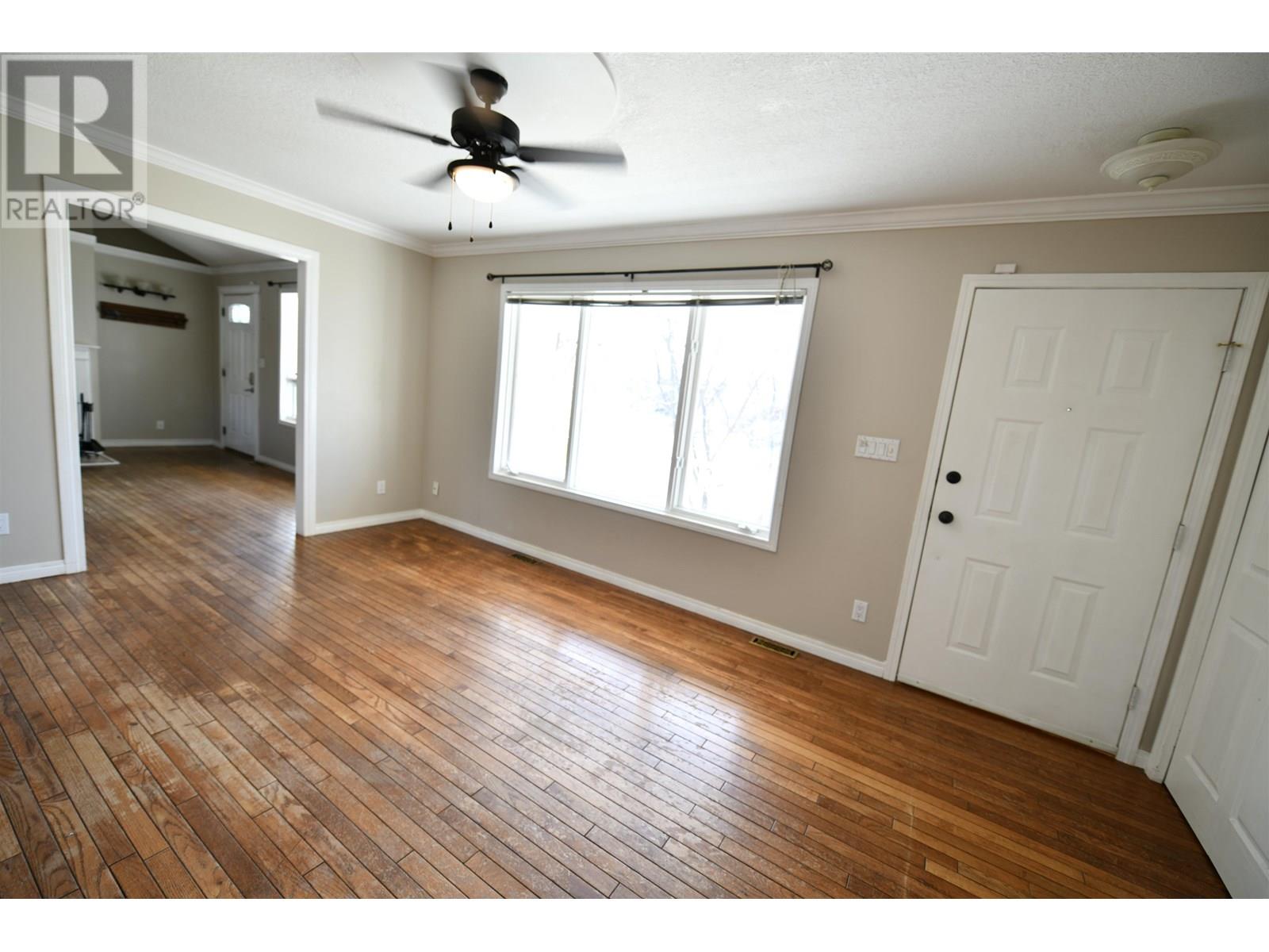 Photo 9 of 9908 114 Avenue, Fort St John BC