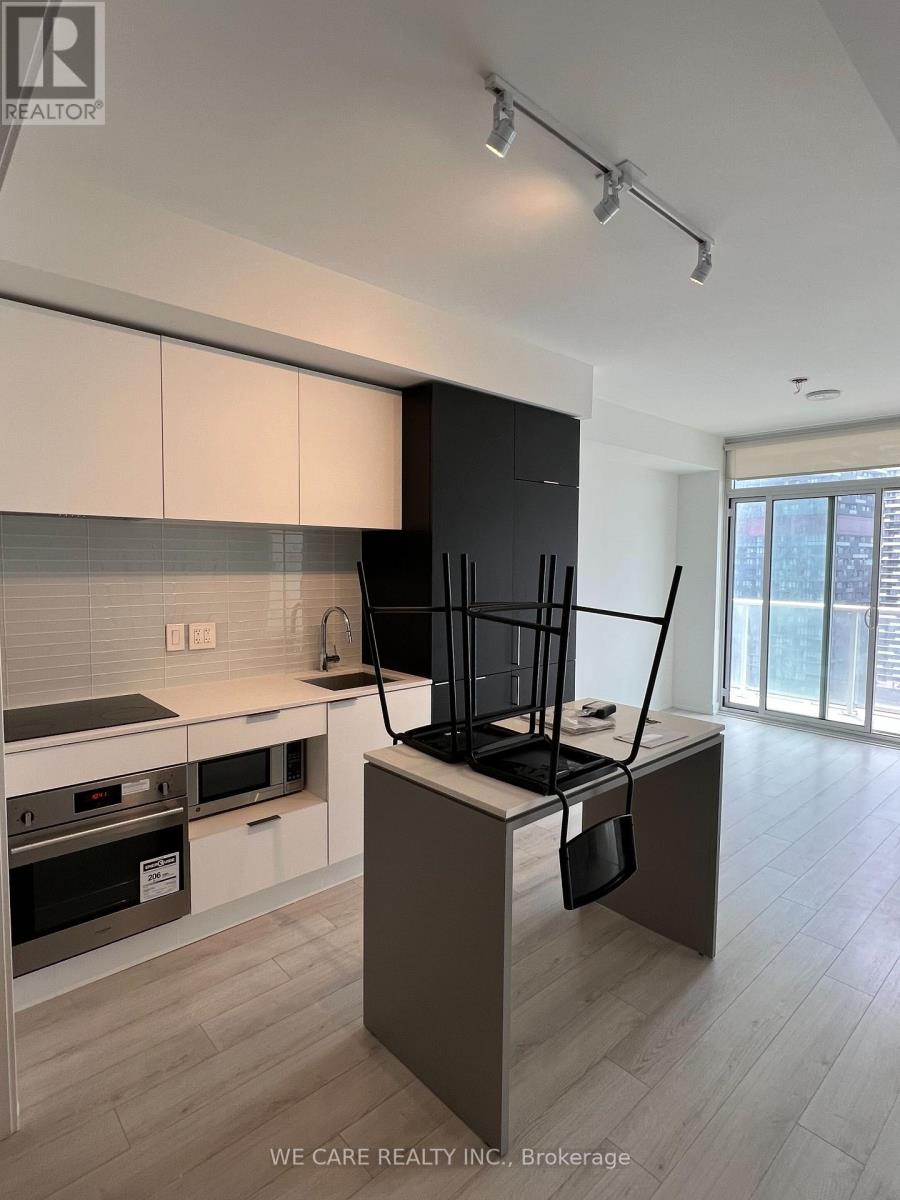 Photo 3 of 2208 33 Helendale Avenue, Toronto ON