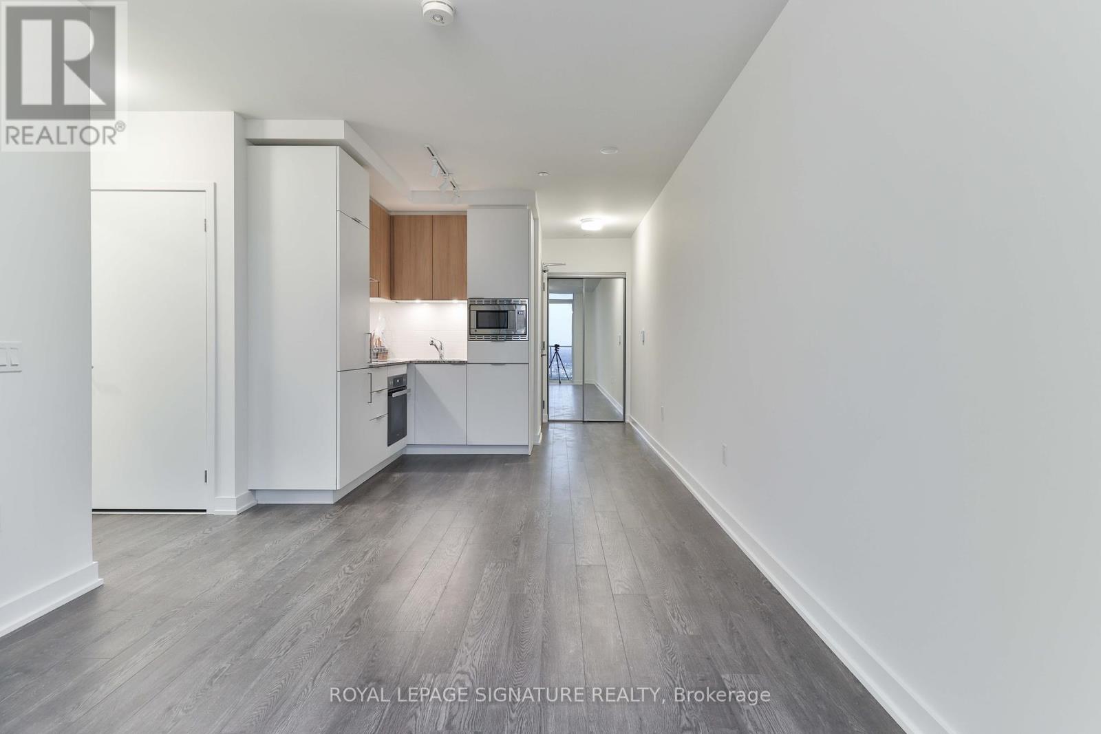 Photo 5 of 3205 50 Oneill Road, Toronto ON