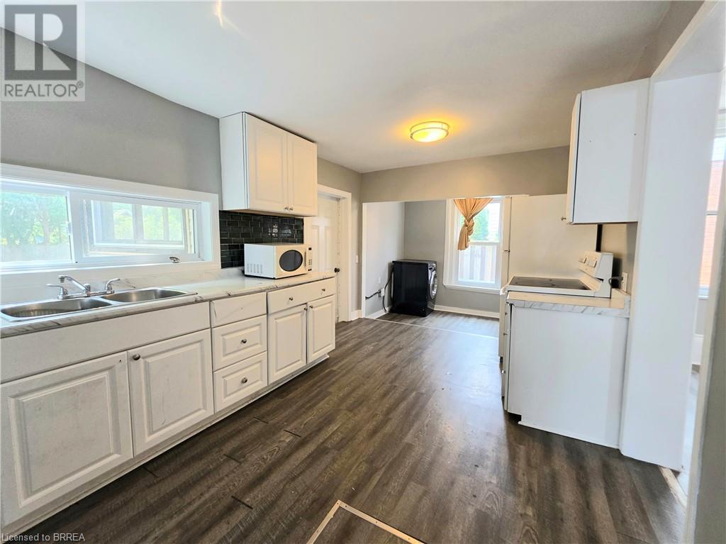 Photo 11 of 109 Sydenham Street, Brantford ON