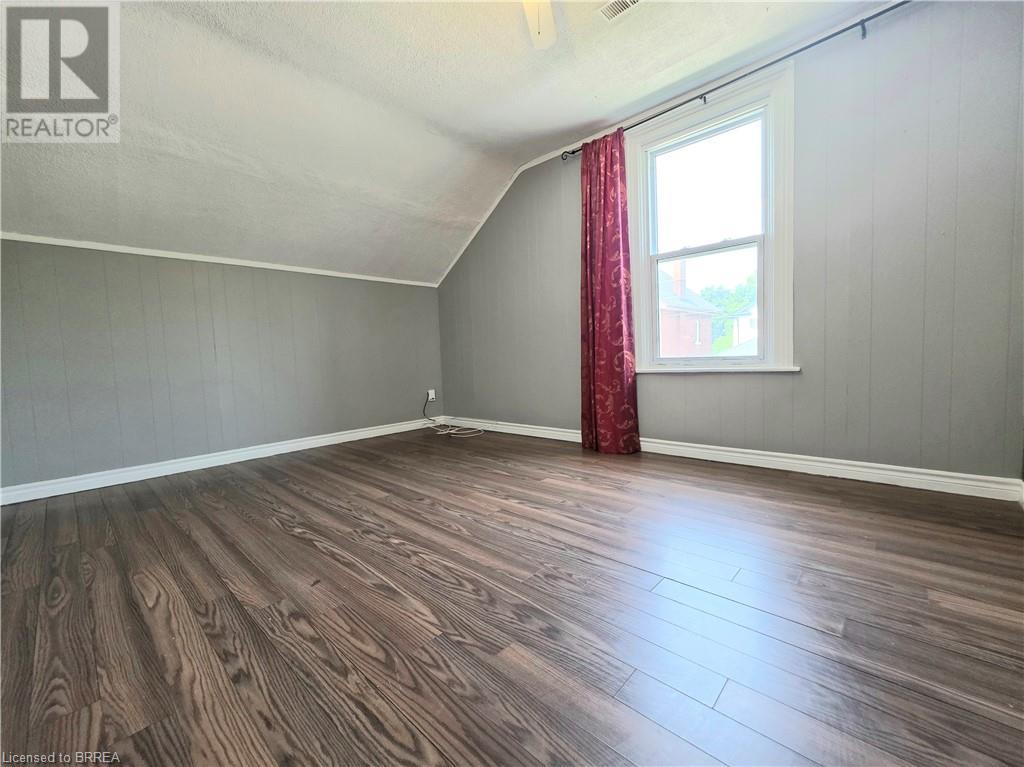 Photo 15 of 109 Sydenham Street, Brantford ON