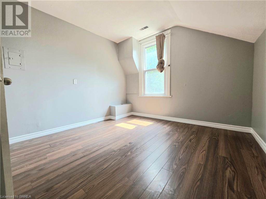 Photo 16 of 109 Sydenham Street, Brantford ON