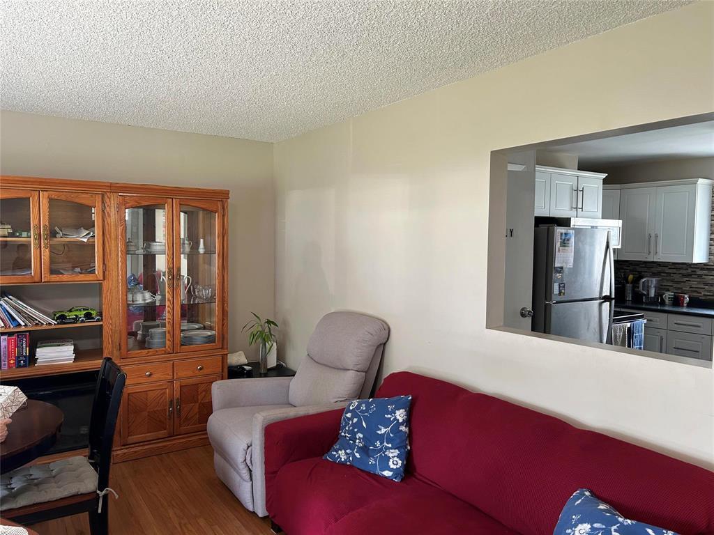 Photo 7 of 302 Leola Street, Winnipeg MB