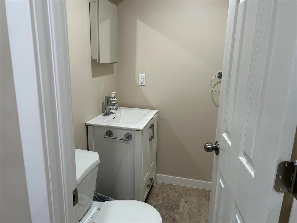 Photo 9 of 302 Leola Street, Winnipeg MB