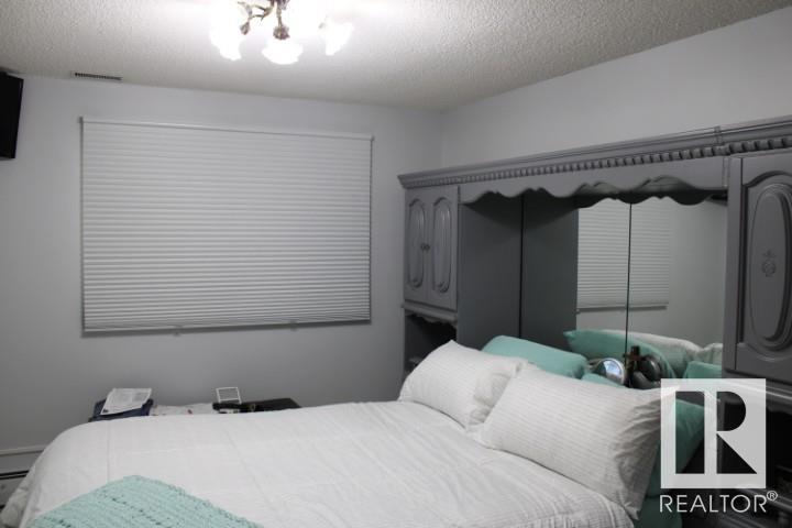Photo 23 of 13304 70 St Nw, Edmonton AB
